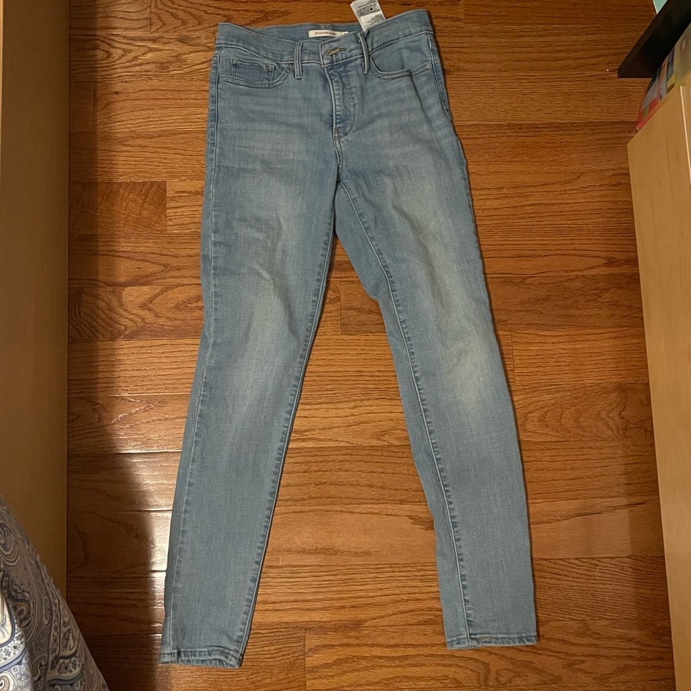 311 Shaping Skinny Levi’s Jeans